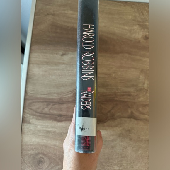 Raiders by Harold Robbins (1995, Hardcover) - Picture 2 of 7
